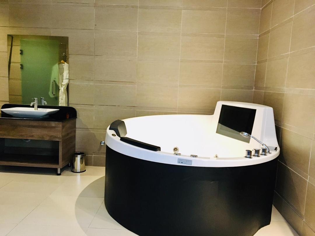 Summerset Continental Hotel Maitama By T E L E Hospitality Abuja Ngoại thất bức ảnh
