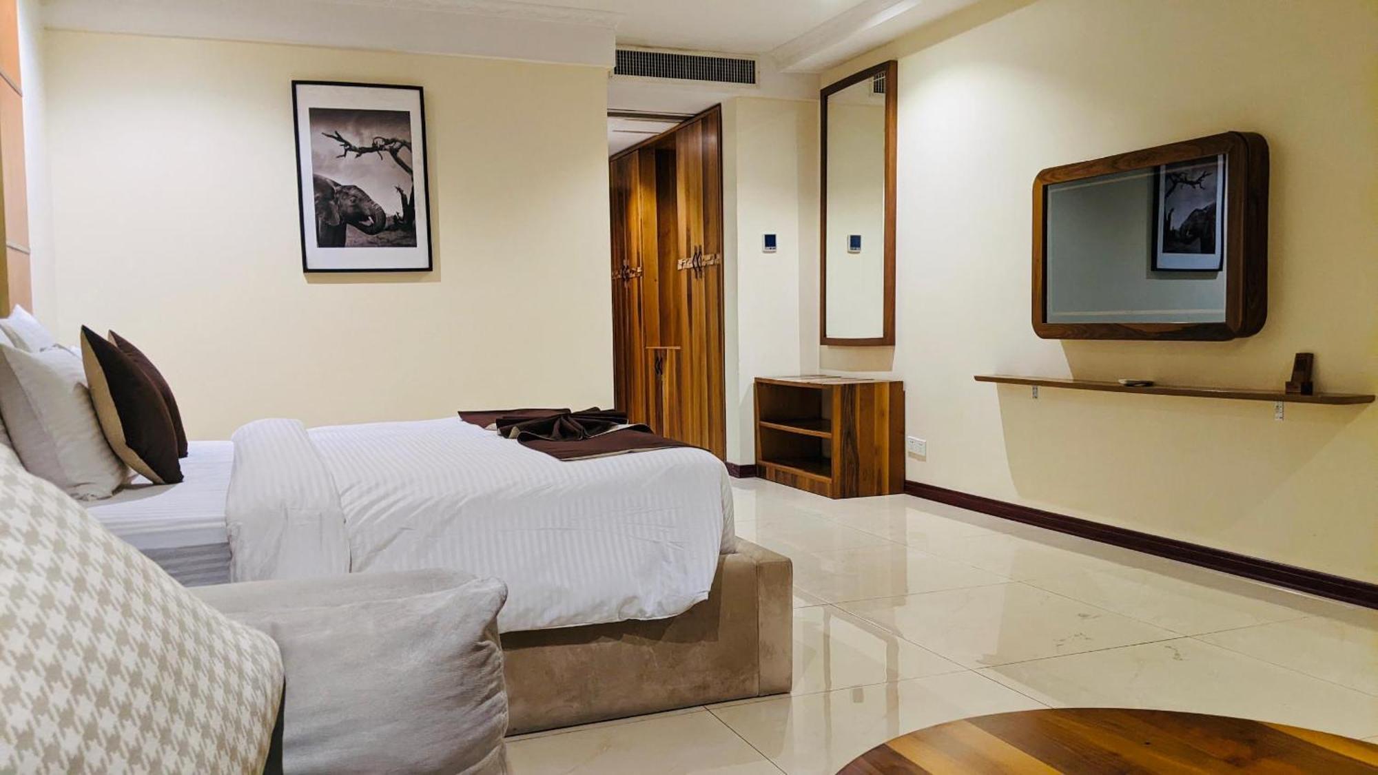 Summerset Continental Hotel Maitama By T E L E Hospitality Abuja Ngoại thất bức ảnh